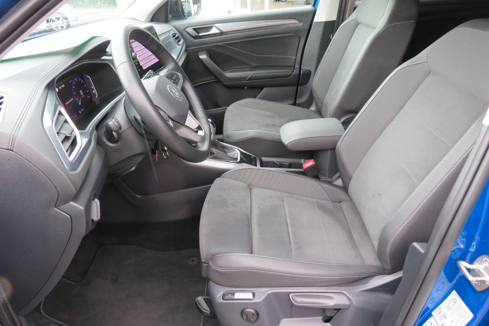 Fahrzeugabbildung Volkswagen T-Roc Style ACC APP MASSAGE SITZH. 17`KAMERA 1.H