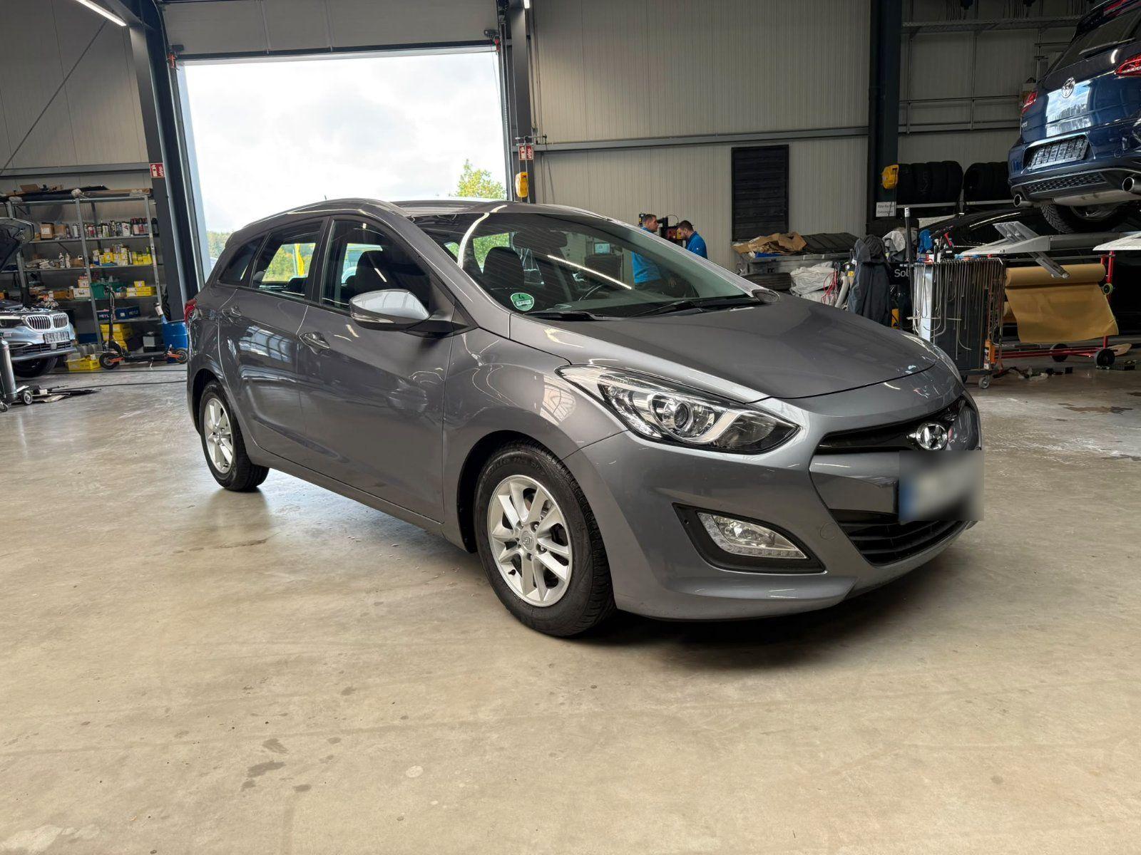 Hyundai i30 2013 — interior