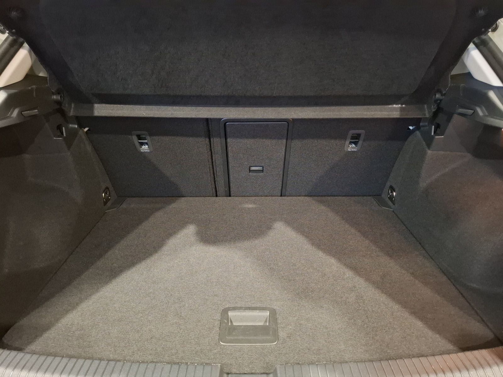 Fahrzeugabbildung Volkswagen T-Roc TSI Life STH LED Park-Assist SH LM