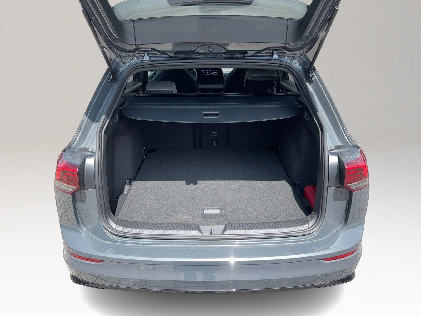 Golf Variant 1.5 eTSI R-Line, BlackStyle, Navi,