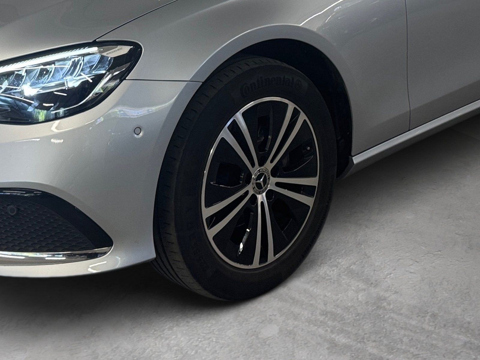 Fahrzeugabbildung Mercedes-Benz E 220 T d Avantgarde*LED*Kamera*Spur*Easy-Pack*
