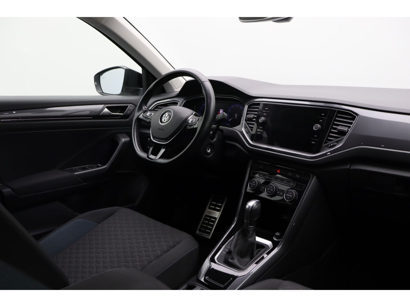 Fahrzeugabbildung Volkswagen T-Roc IQ.DRIVE AHK Kamera Digi Cockpit DAB