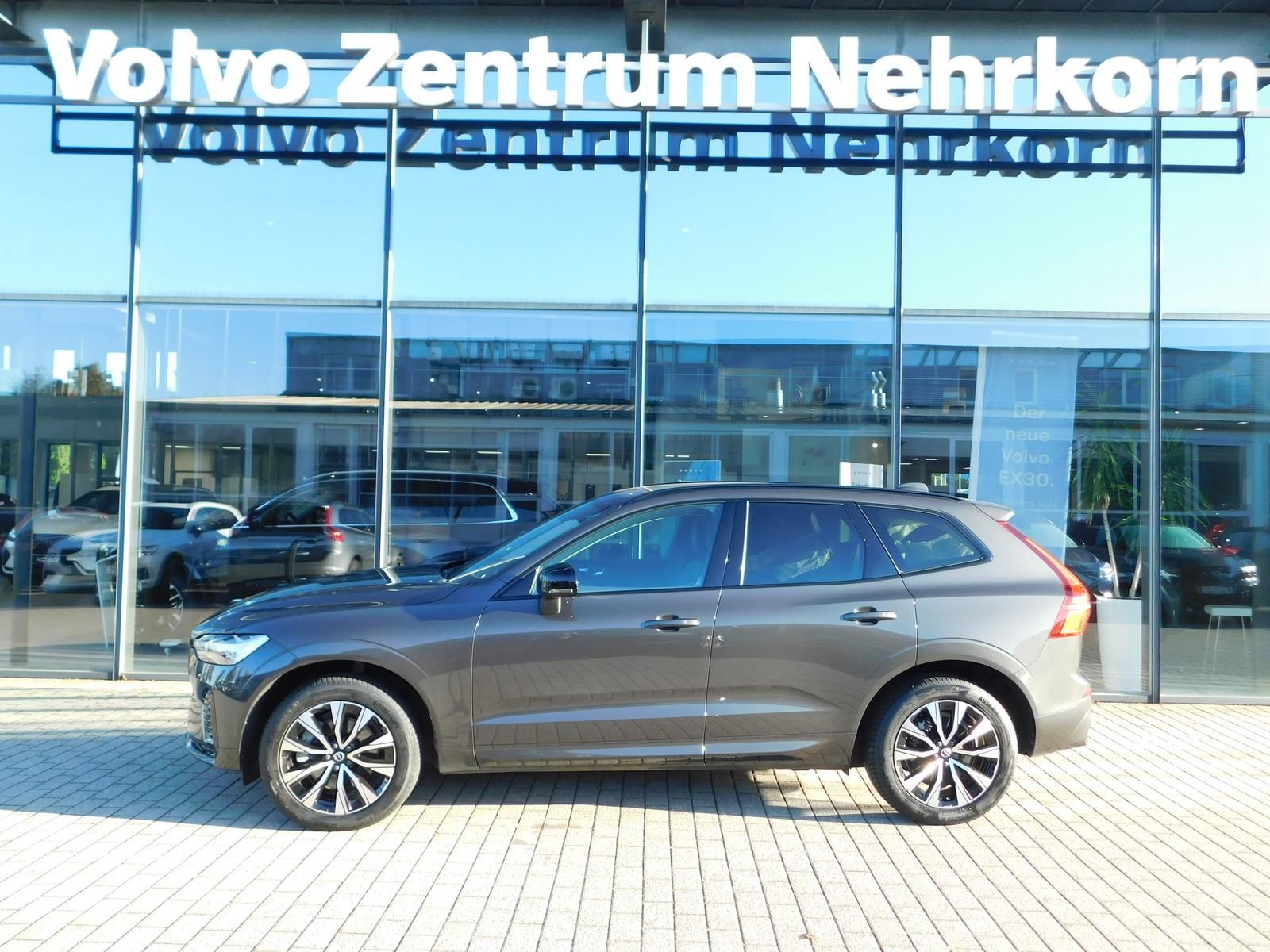 Fahrzeugabbildung Volvo XC60 B4 D AWD Plus Dark