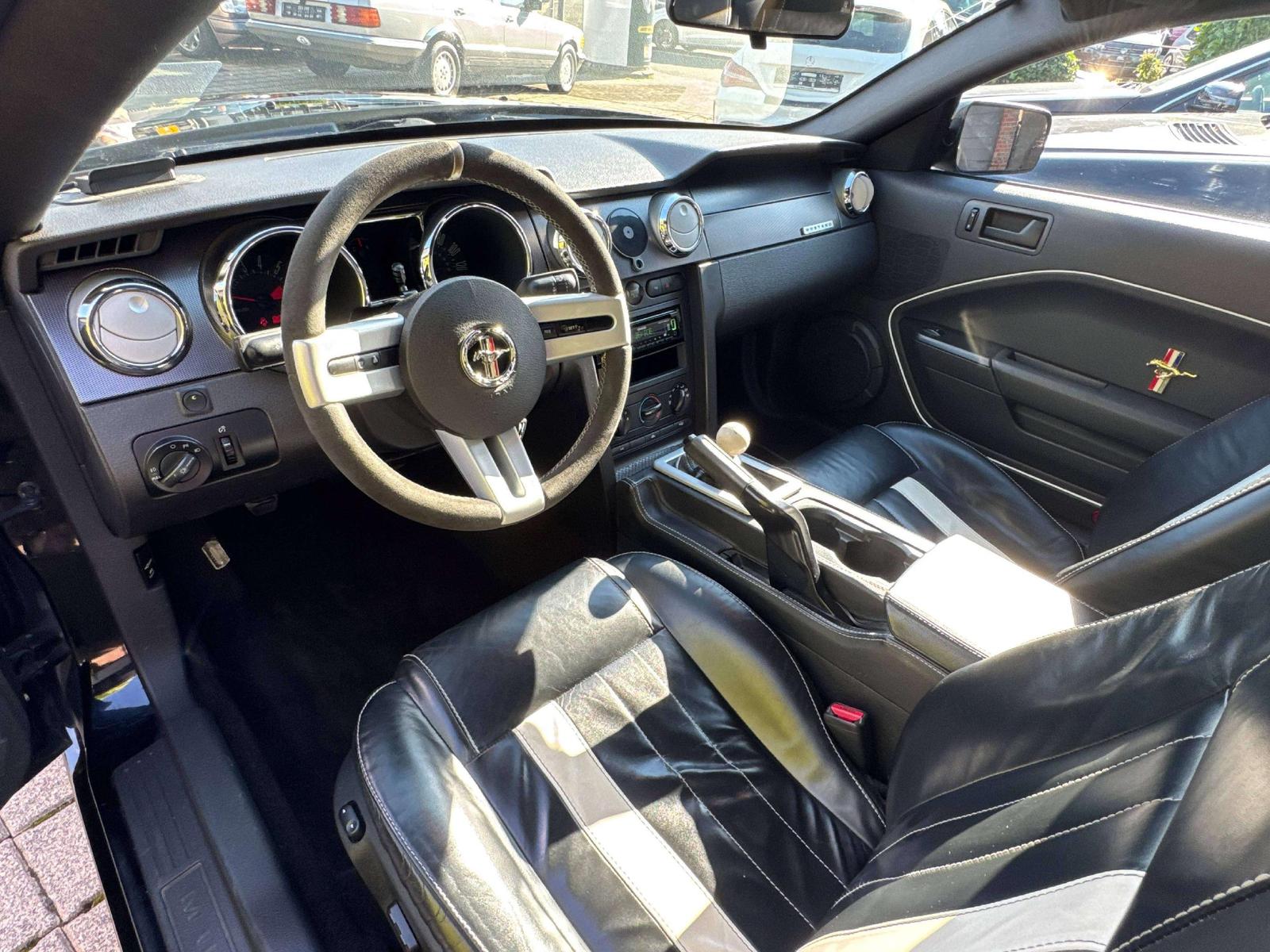 Ford Mustang Pony Paket mit Schaltgetriebe