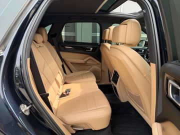 Porsche Cayenne - 12