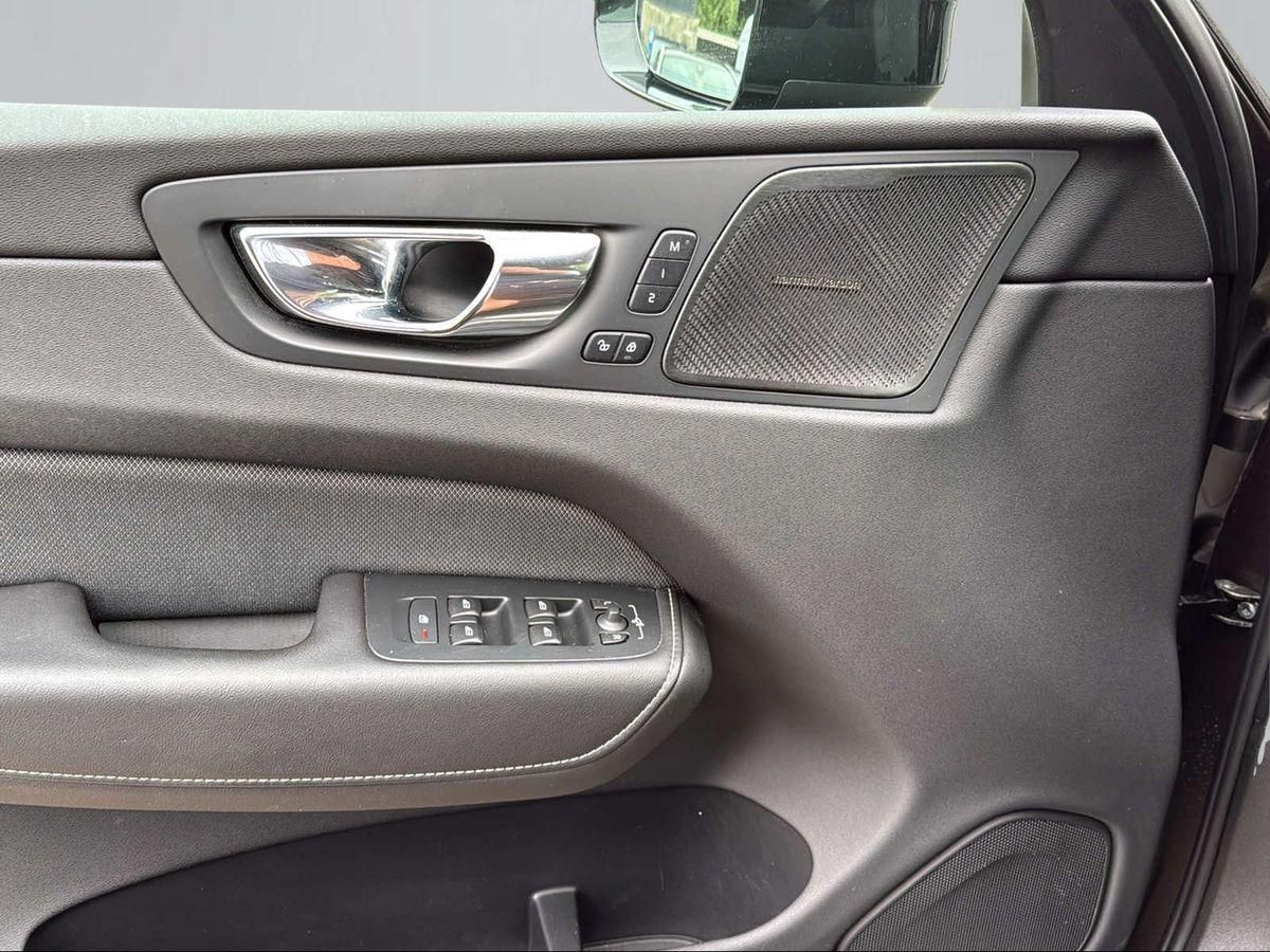 Volvo XC60 R Design 2WD 2.0 Diesel KAT Android Auto Me foto 9