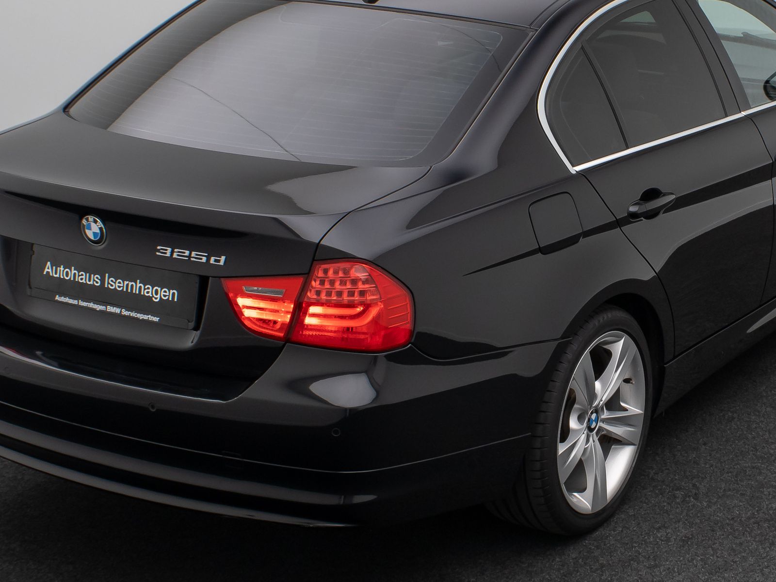 Fahrzeugabbildung BMW 325d GeschwindigReg Xenon PDC Alarm HiFi Leder