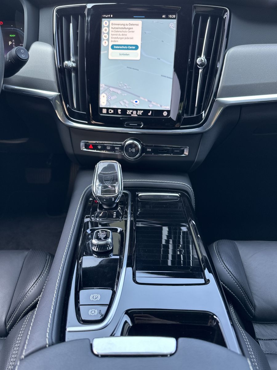 Fahrzeugabbildung Volvo V90 T6 AWD Plus Dark NAV+LED+AHK+ACC+360°+PANORA