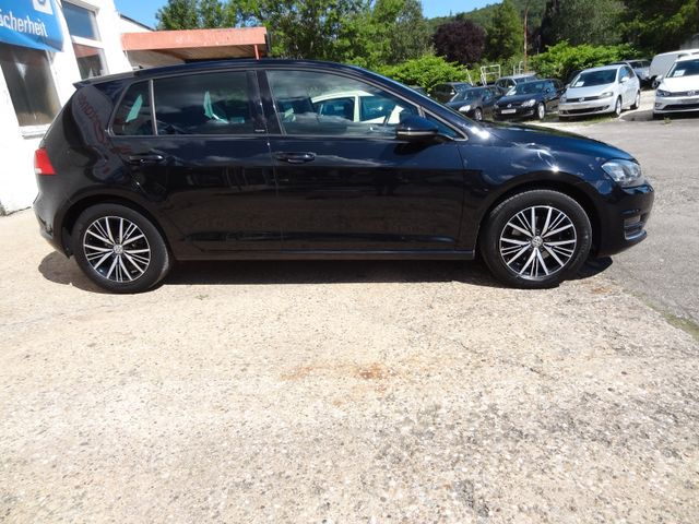 Fahrzeugabbildung Volkswagen Golf VII Lim. Allstar/DSG/Xenon/Navi/2.Hd/150PS/