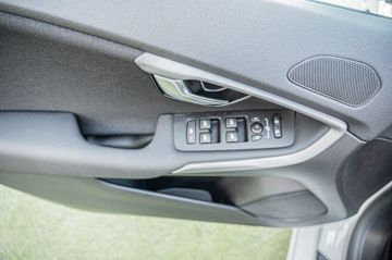 Fahrzeugabbildung Volvo V40 Momentum |RÜCKFAHRKAMERA|NAVI|PDC|SHZ|