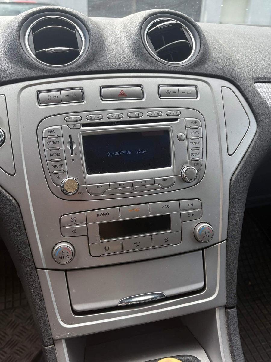 Ford Mondeo 2010 — photo 14