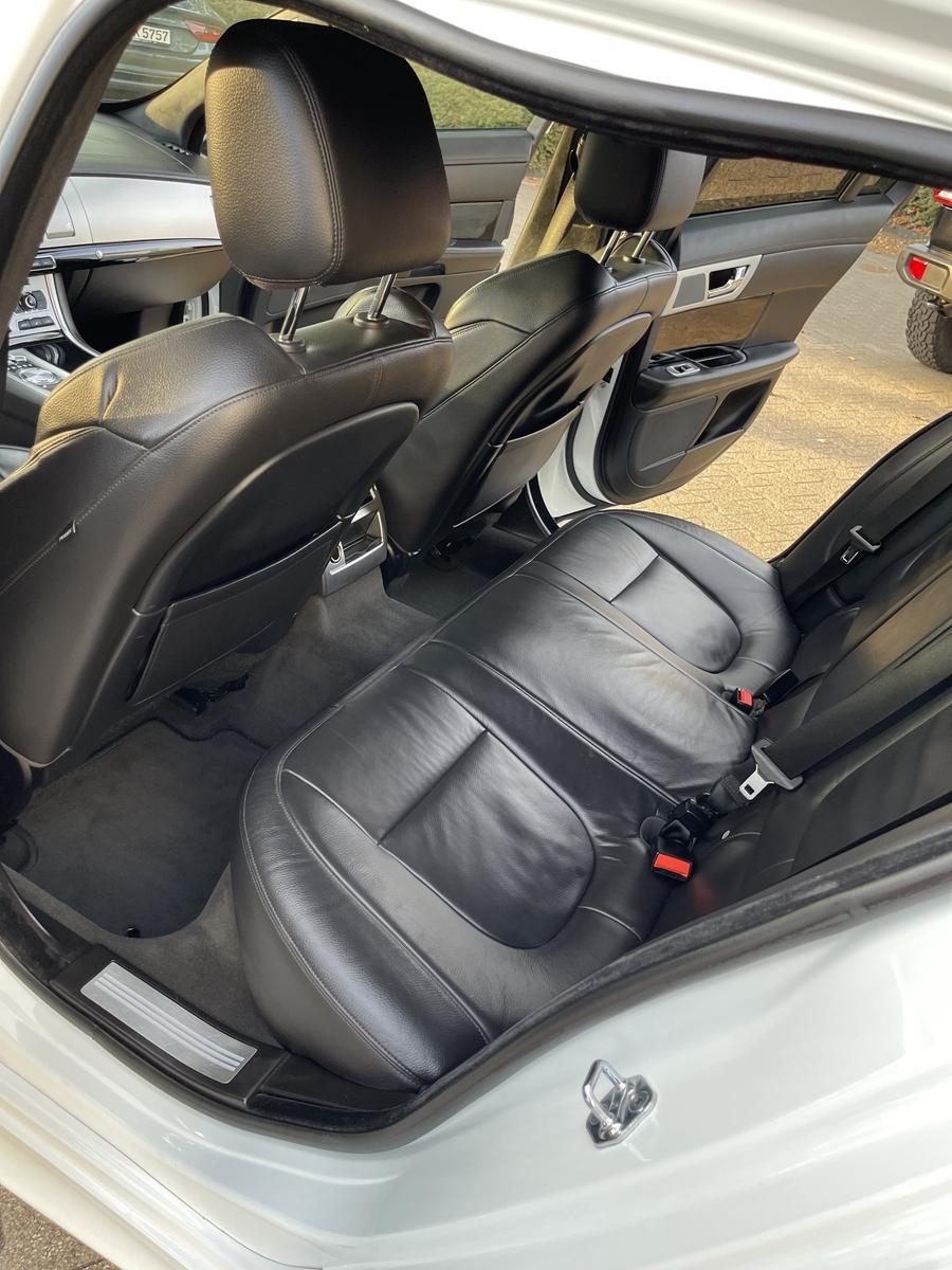 JAGUAR XF SPORTBRAKE 3.0 V6 DIESEL 241CH