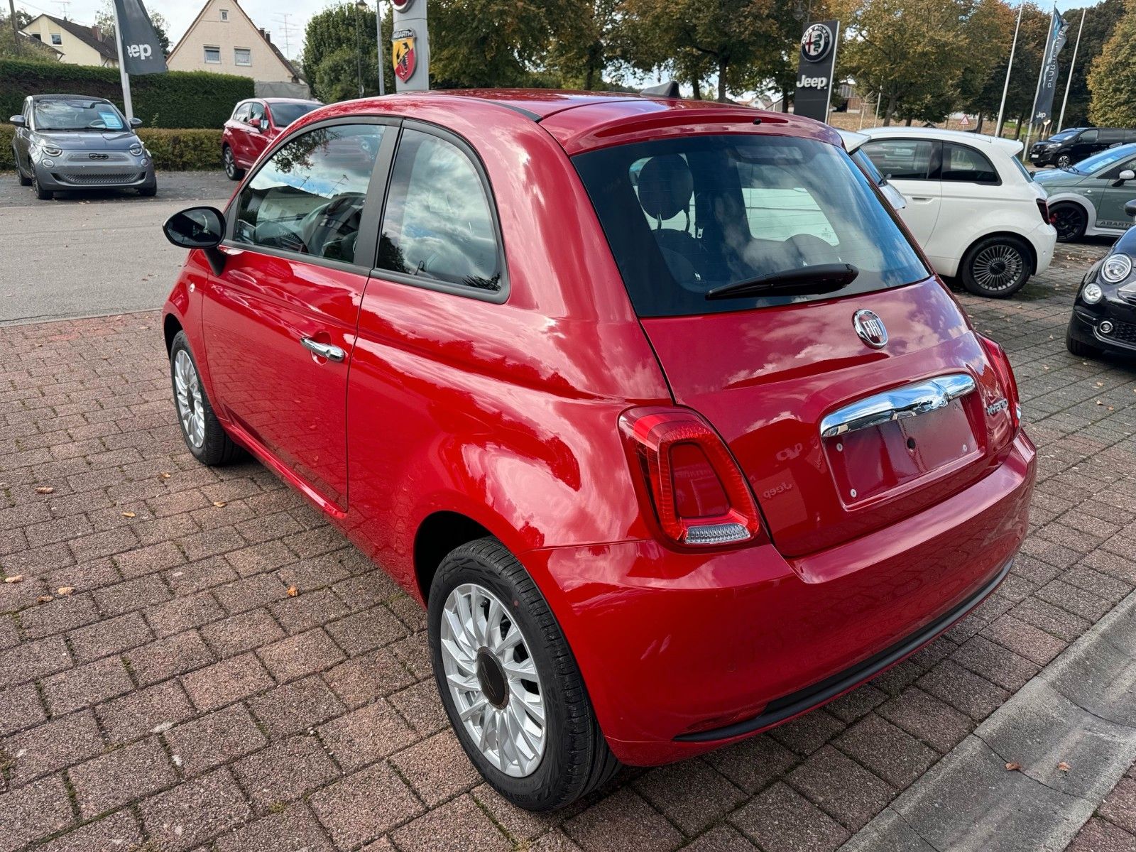 Fahrzeugabbildung Fiat 500 HATCHBACK MY23 1.0 GSE PDC CARPLAY TEMPOMAT