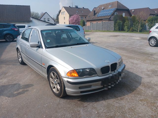 BMW 320i