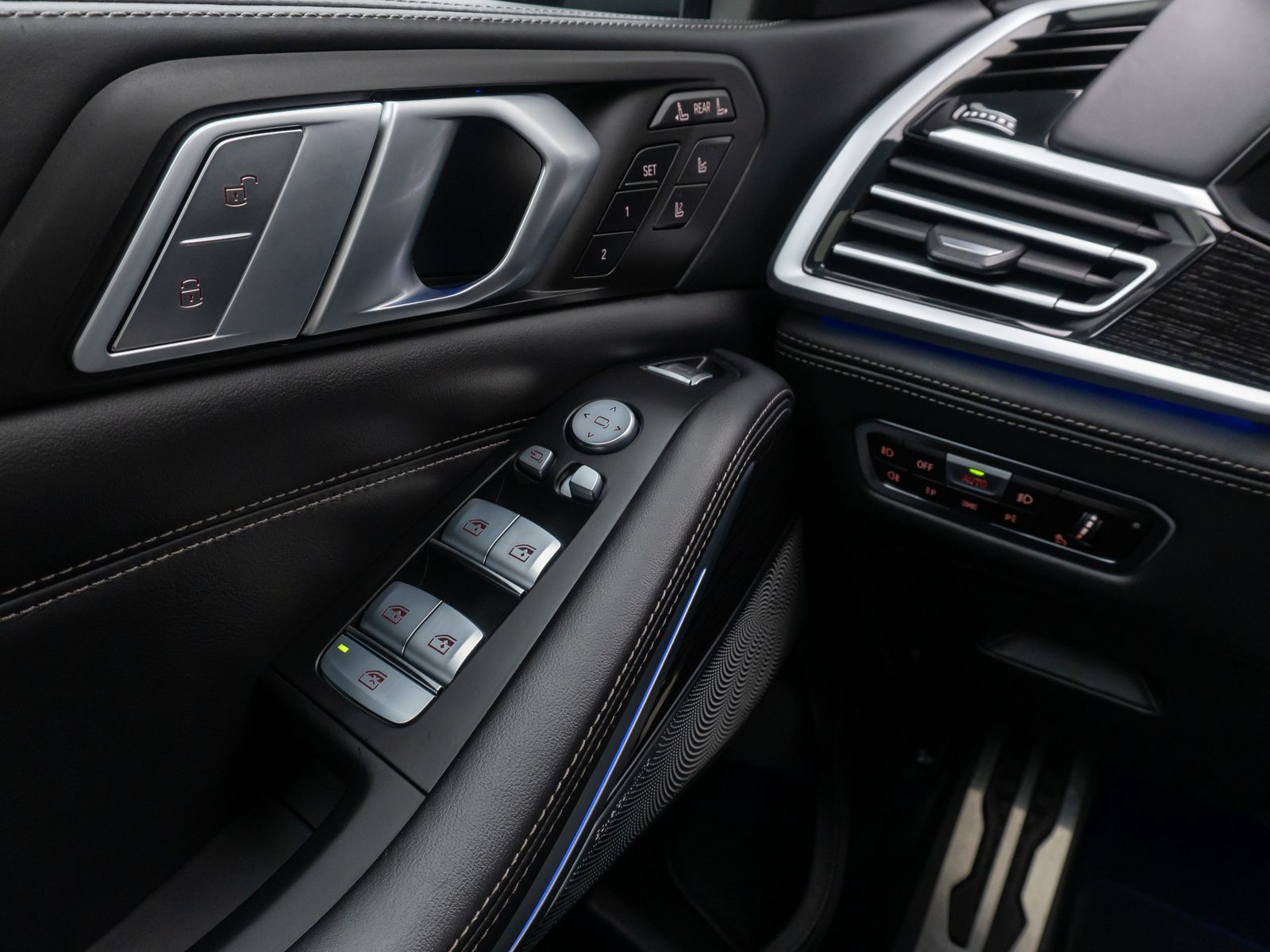 Fahrzeugabbildung BMW X7 M50i 360°HUD B&W Massage FondEnt 22Zoll Voll