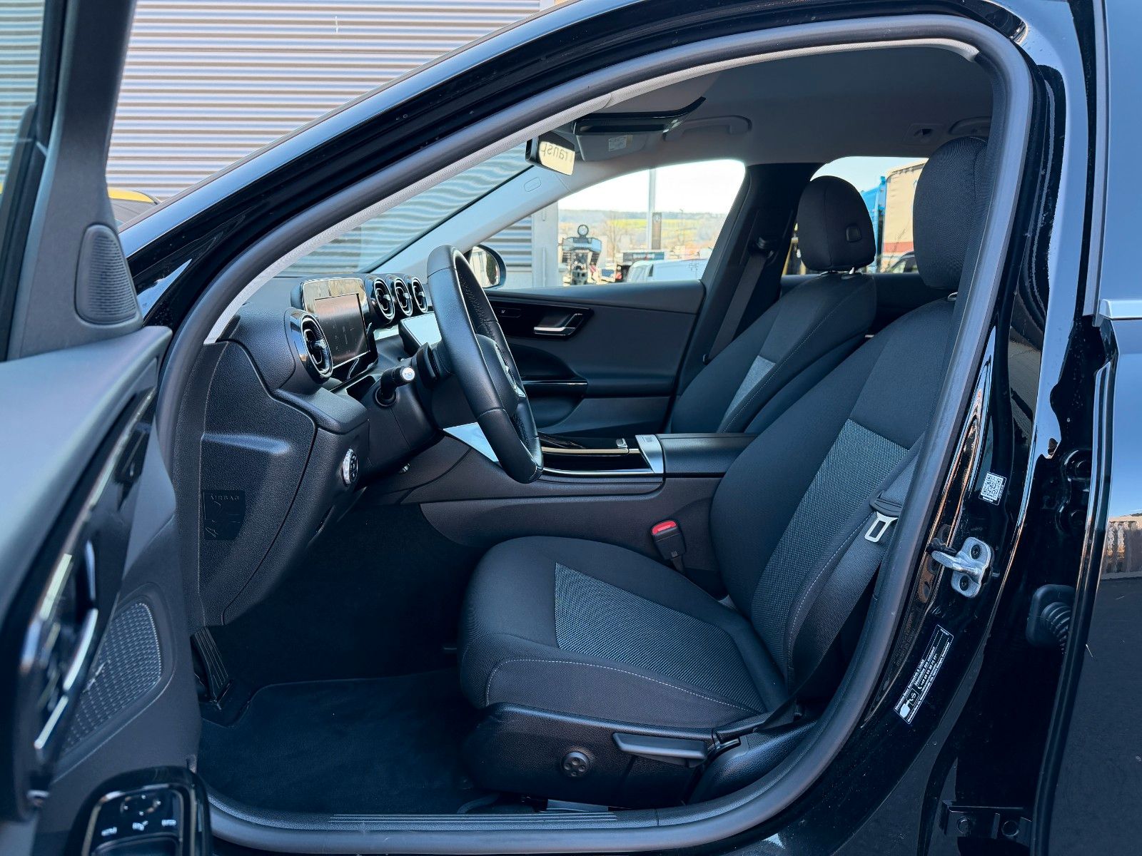 Fahrzeugabbildung Mercedes-Benz C 200d T Avantgarde+AHK+Distr+RKamera+LED+IHC