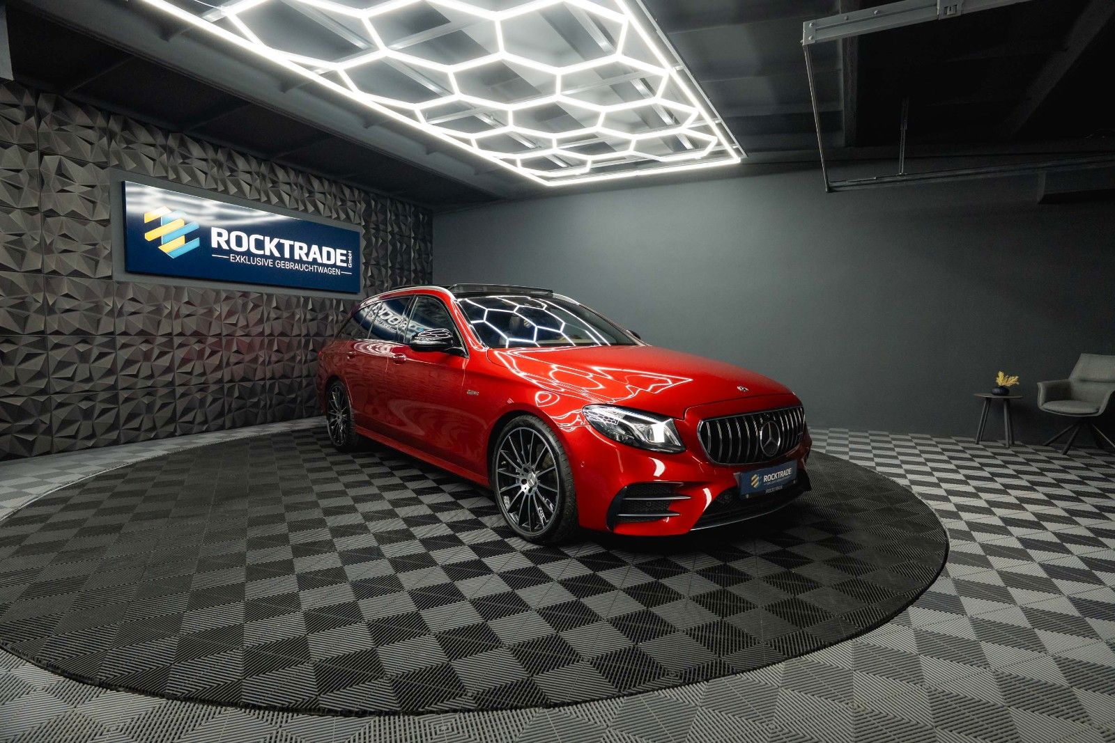 Fahrzeugabbildung Mercedes-Benz E 43 AMG 4Matic Night-Paket *Airmatic*ACC*Pano*