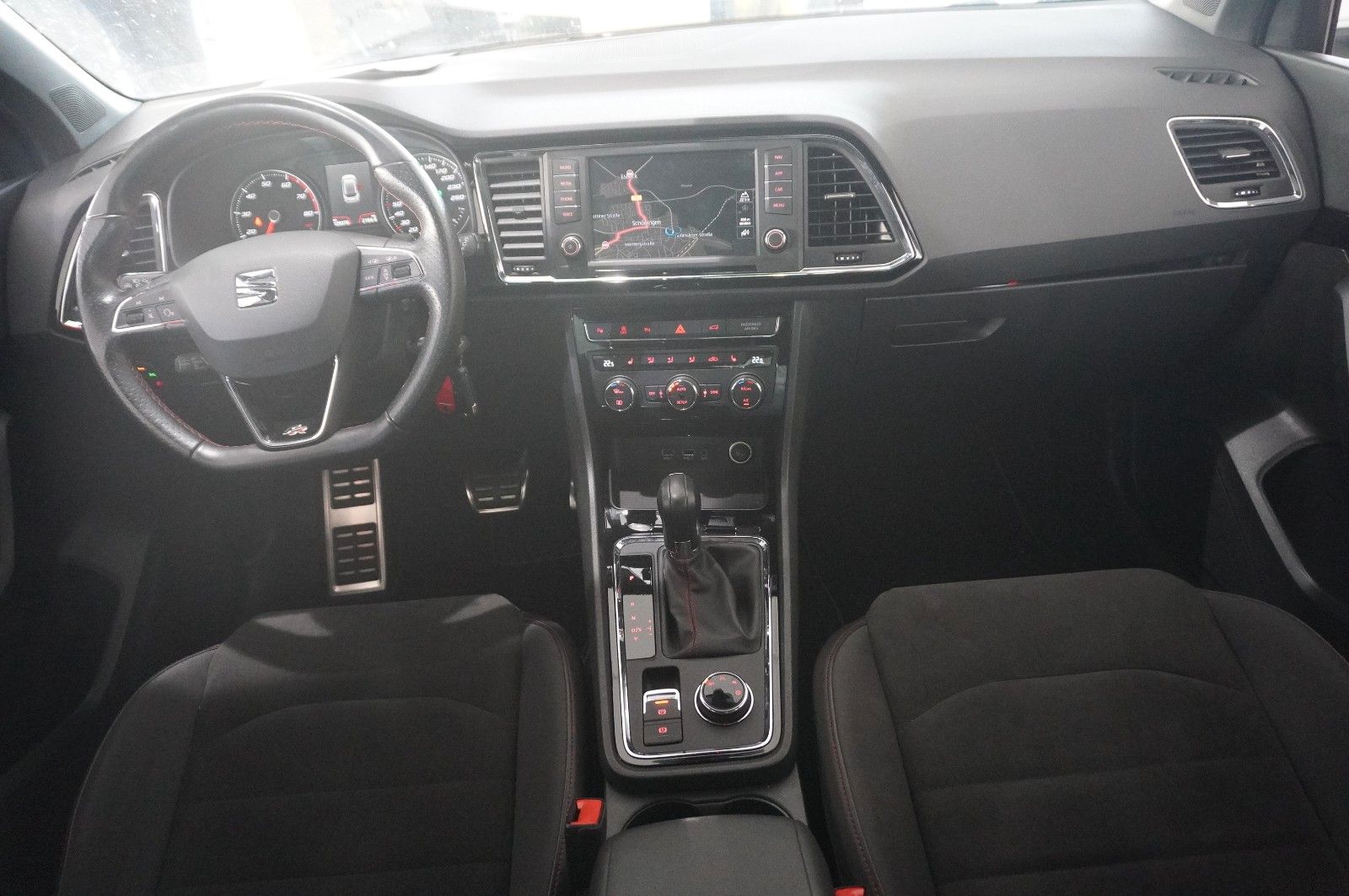Fahrzeugabbildung SEAT Ateca .1.5 TSI FR SPORT DSG NAVI/LED/KAMERA/AHK