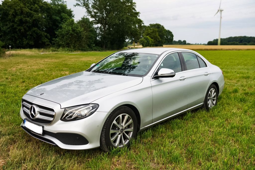 Image of Mercedes-Benz E 200