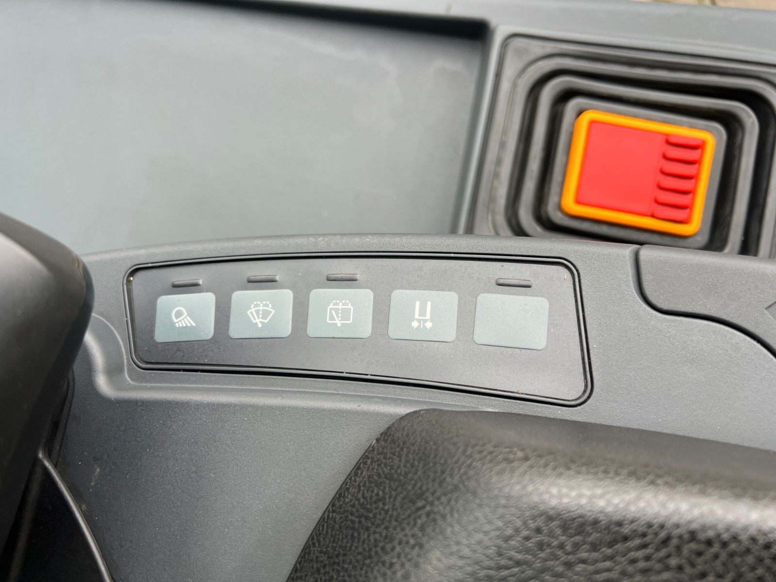 Fahrzeugabbildung Jungheinrich EFG 215 / Triplex 4.25m / 1.851h / Batterie 2023