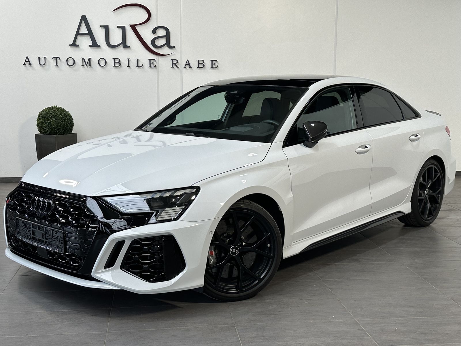 Fahrzeugabbildung Audi RS3 2.5 TFSI Qu NAV+LED+ACC+360°+PANO+B&O+HUD