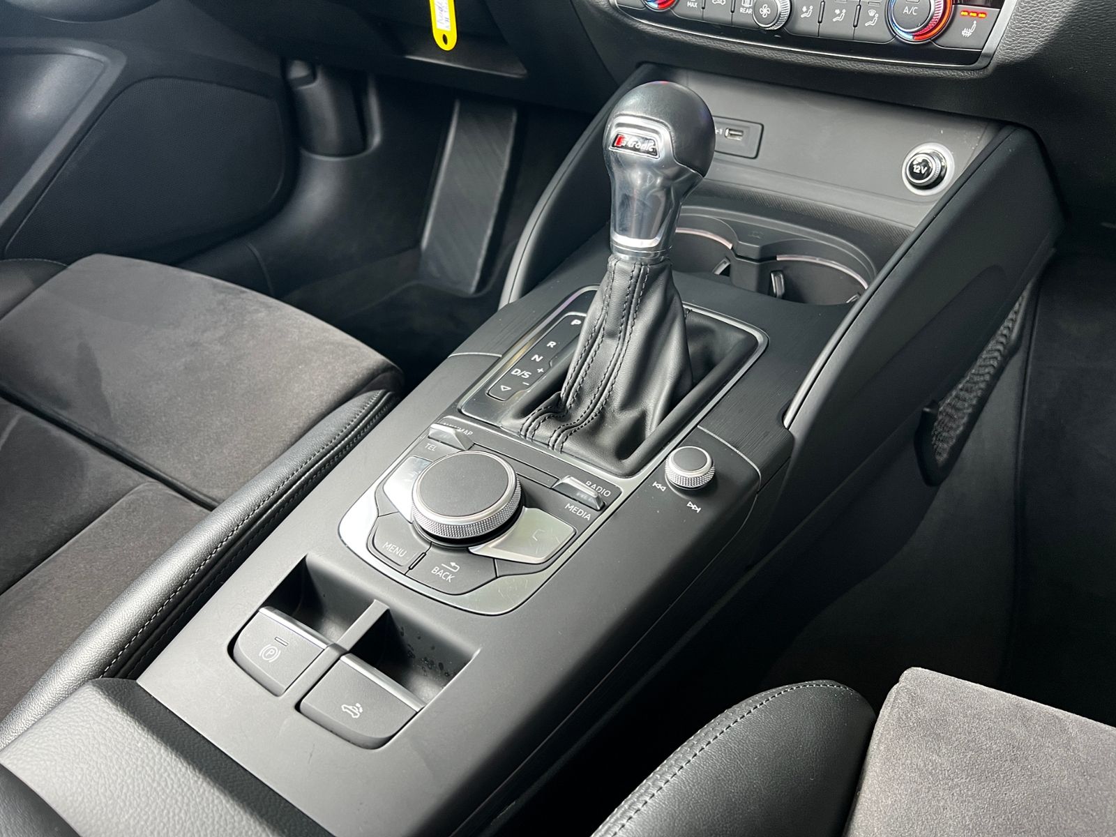 Fahrzeugabbildung Audi A3 Cabriolet sport AHK LED XENON NAVI