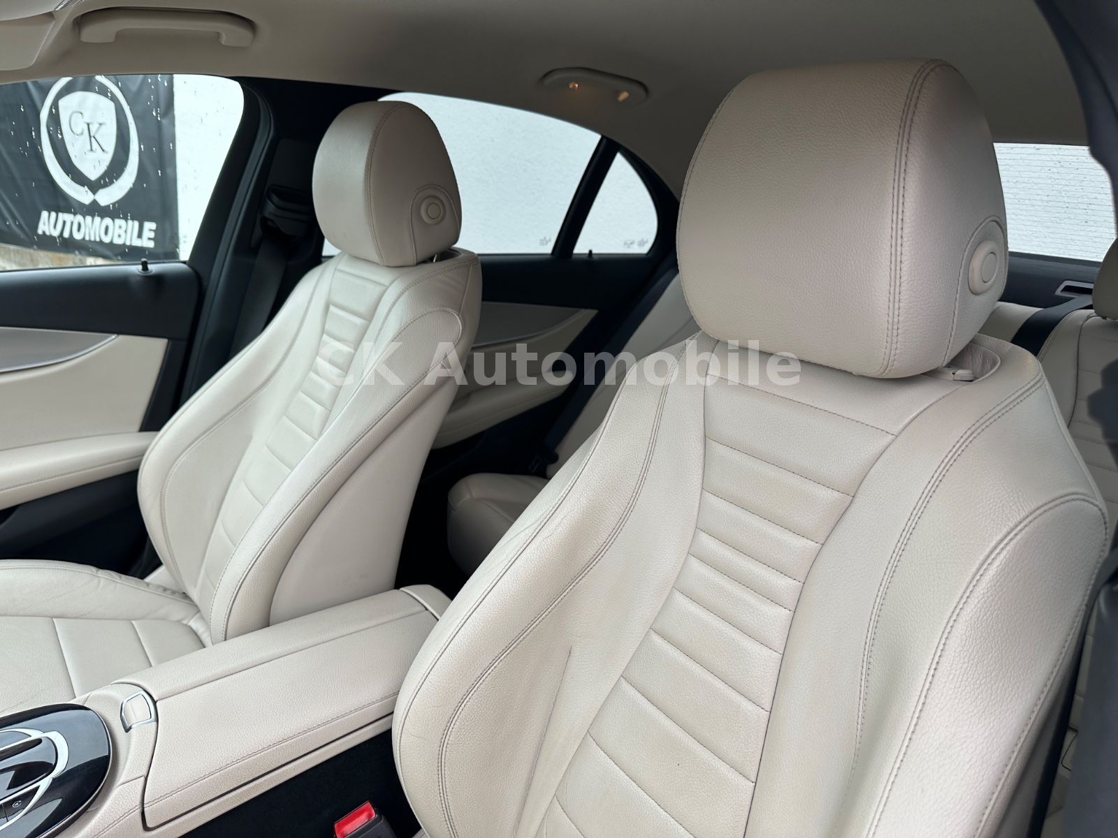 Fahrzeugabbildung Mercedes-Benz E 300 Lim. AMG-Line/Navi/Leder/Kamera/Burmester