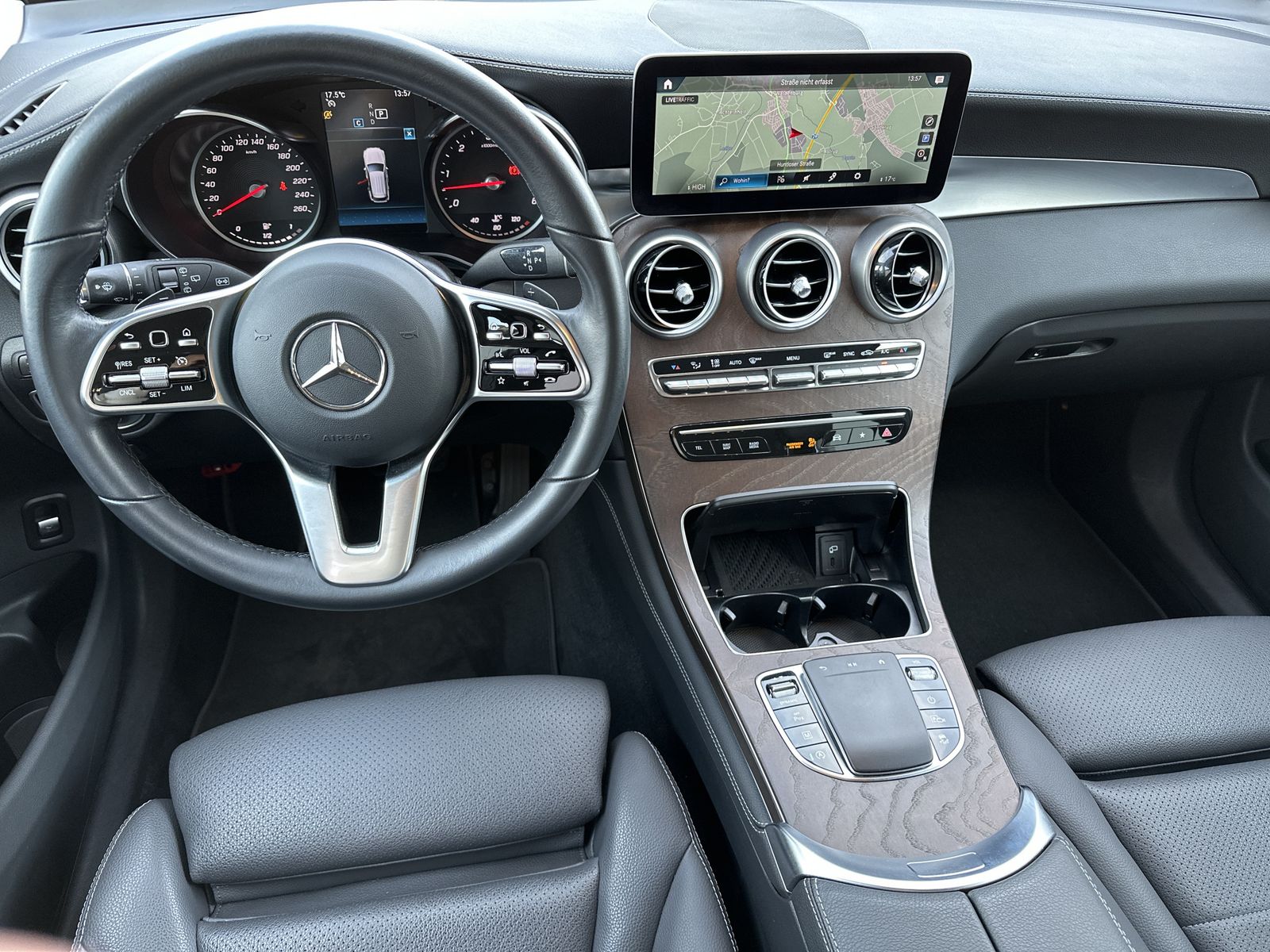 Fahrzeugabbildung Mercedes-Benz GLC 400d 4Matic AMG-Line NAV+LED+KAMERA+20ZO+1HD