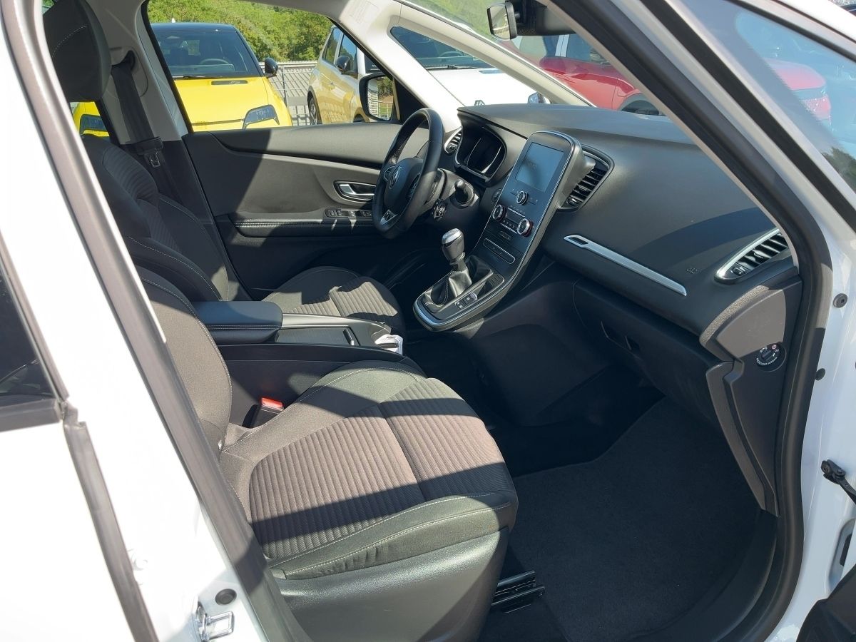 Fahrzeugabbildung Renault Grand Scenic Business Ed. TCe 140 GPF 7-Sitzer