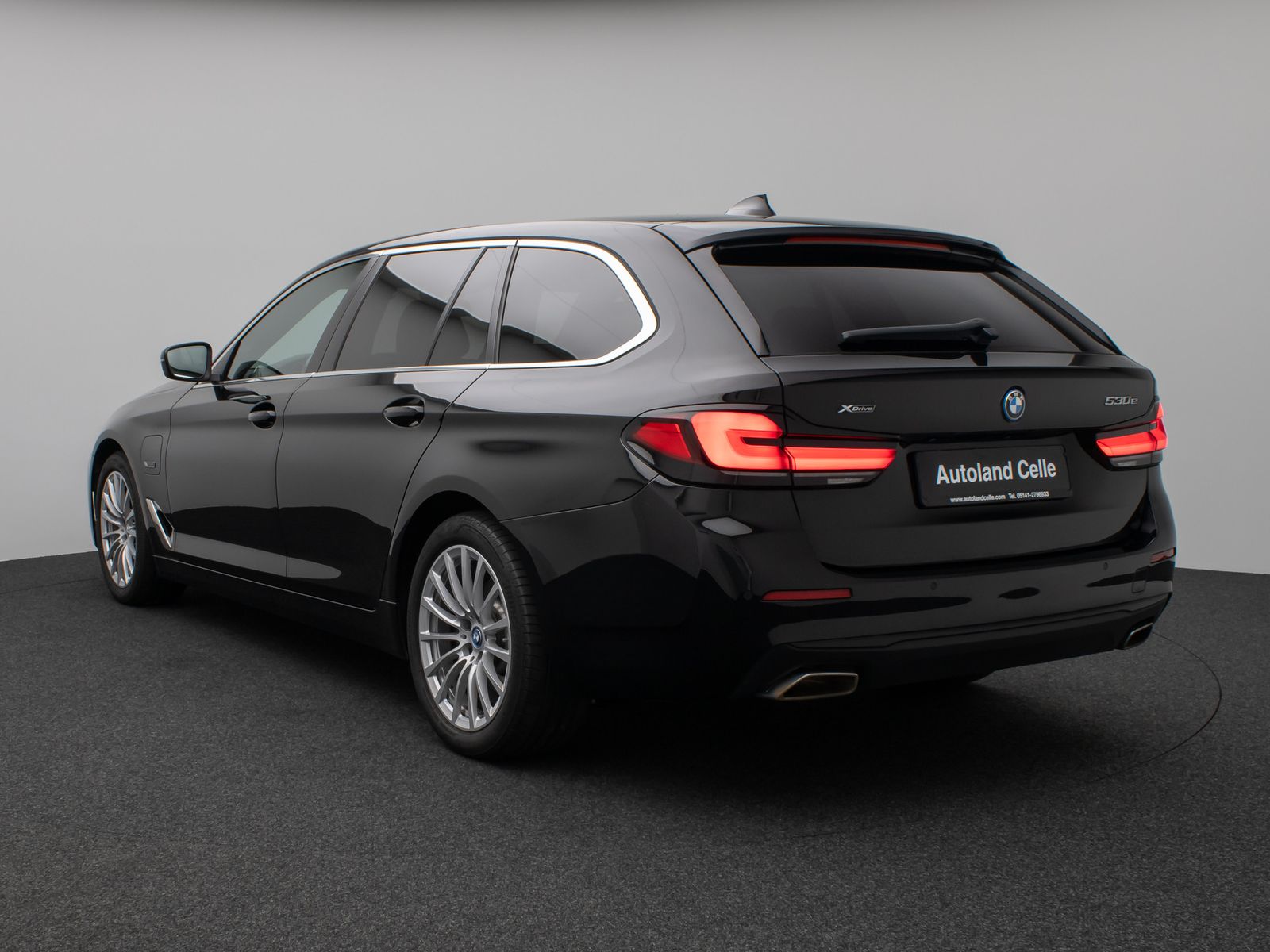 Fahrzeugabbildung BMW 530e xD HUD DAB CockPitPro PDC Komfort Alarm LED