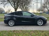 Tesla Model Y Long Range + Allrad + 20" Felgen +AHK - Tesla Model Y in Stuttgart