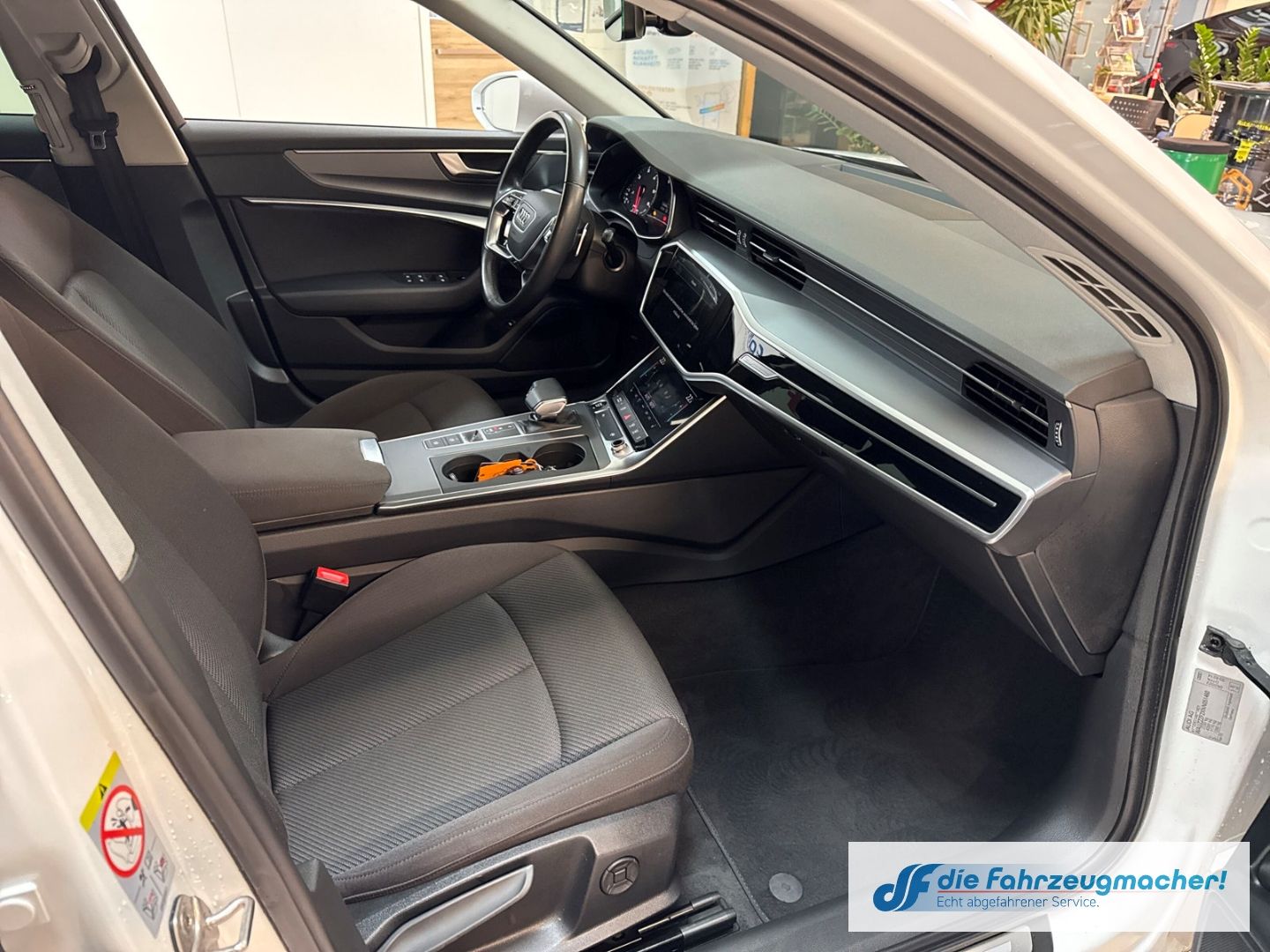 Fahrzeugabbildung Audi A6 Avant 40 TDI StandHZG AHK-klappbar Navi LED A