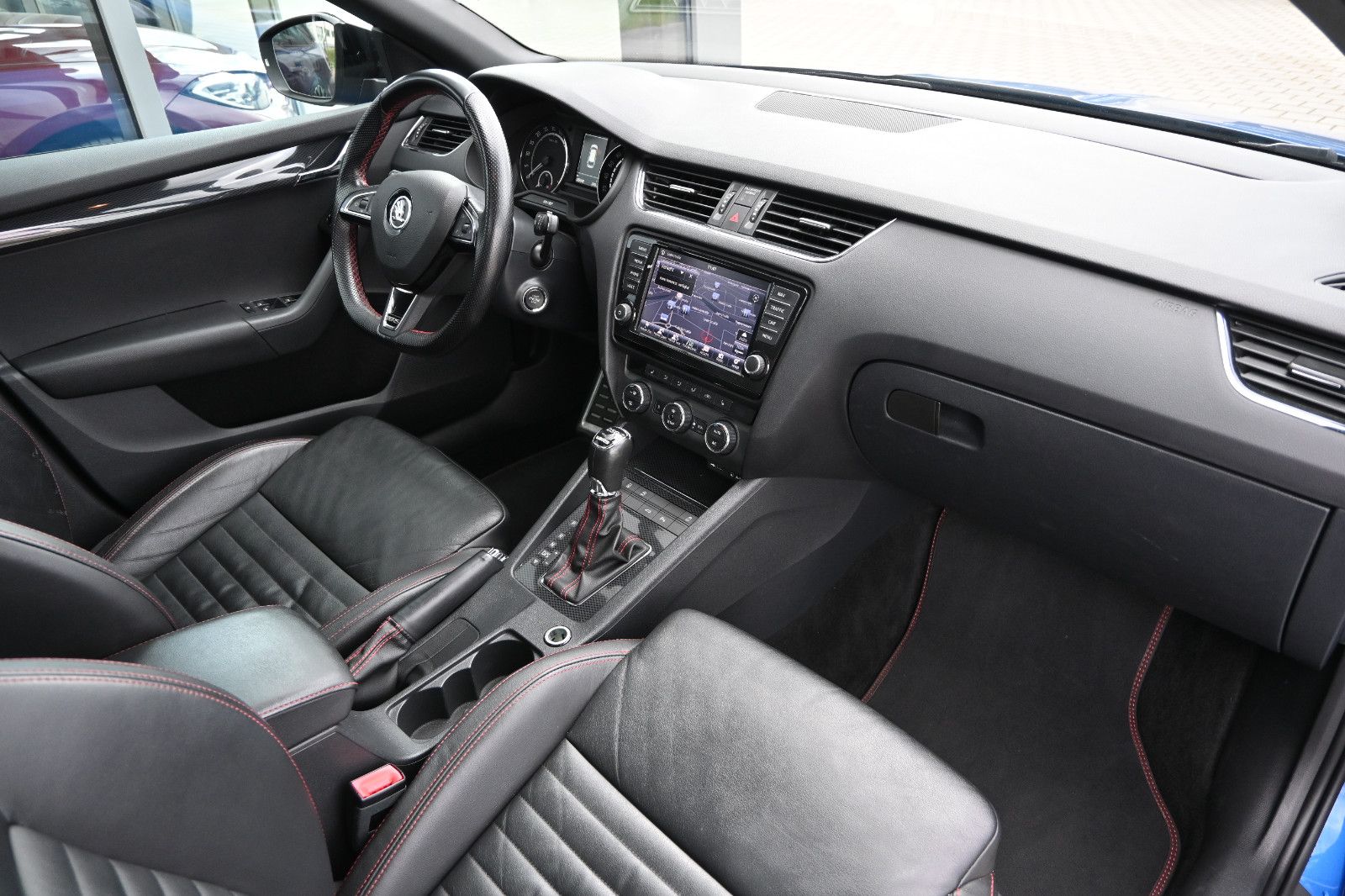 Fahrzeugabbildung SKODA Octavia 2.0 TDI Green tec DSG RS Combi °AHK°STHZ