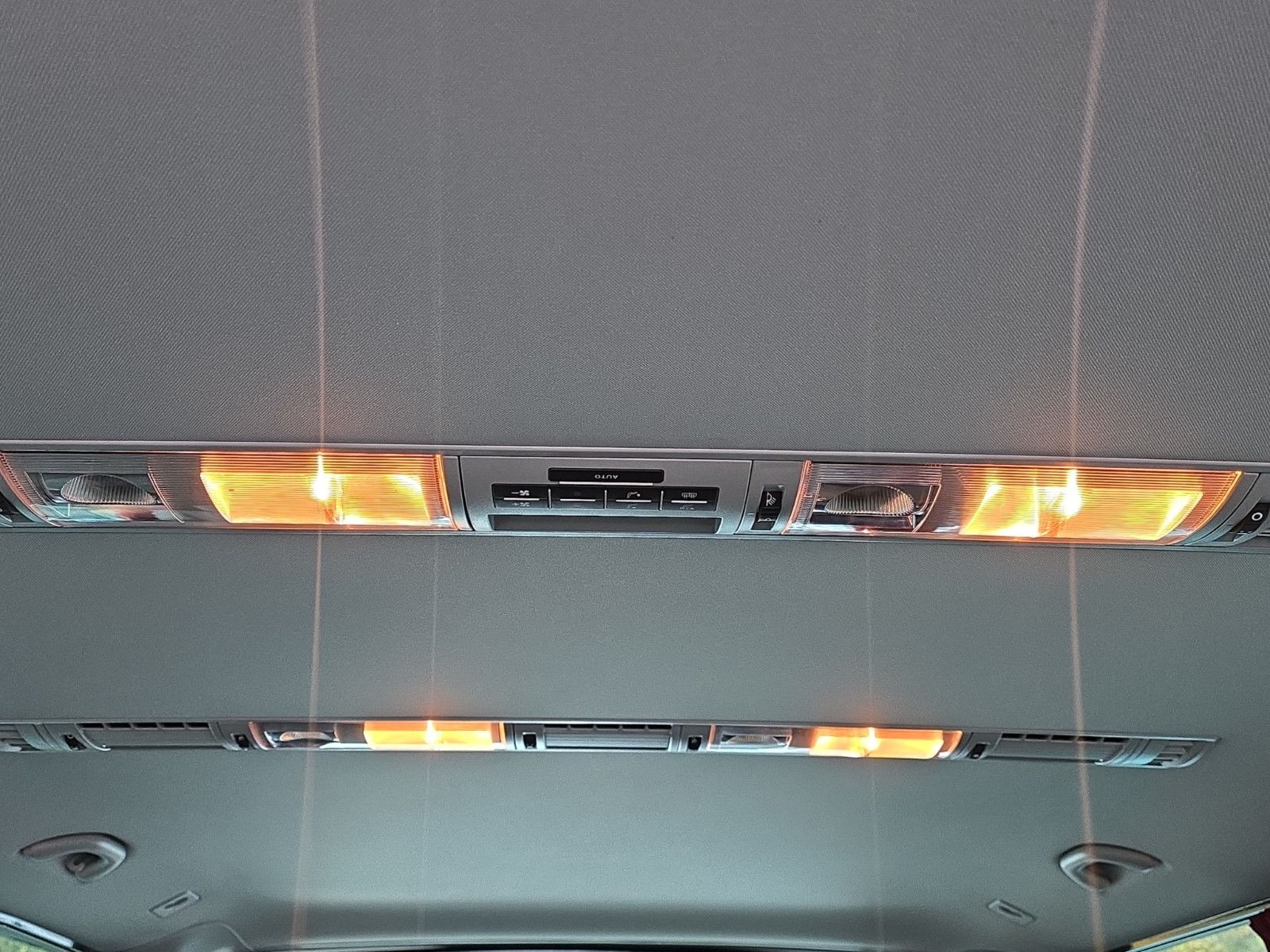 Fahrzeugabbildung Volkswagen T6 Multivan Generation Six+DSG+7 Sitze+AHK+LED