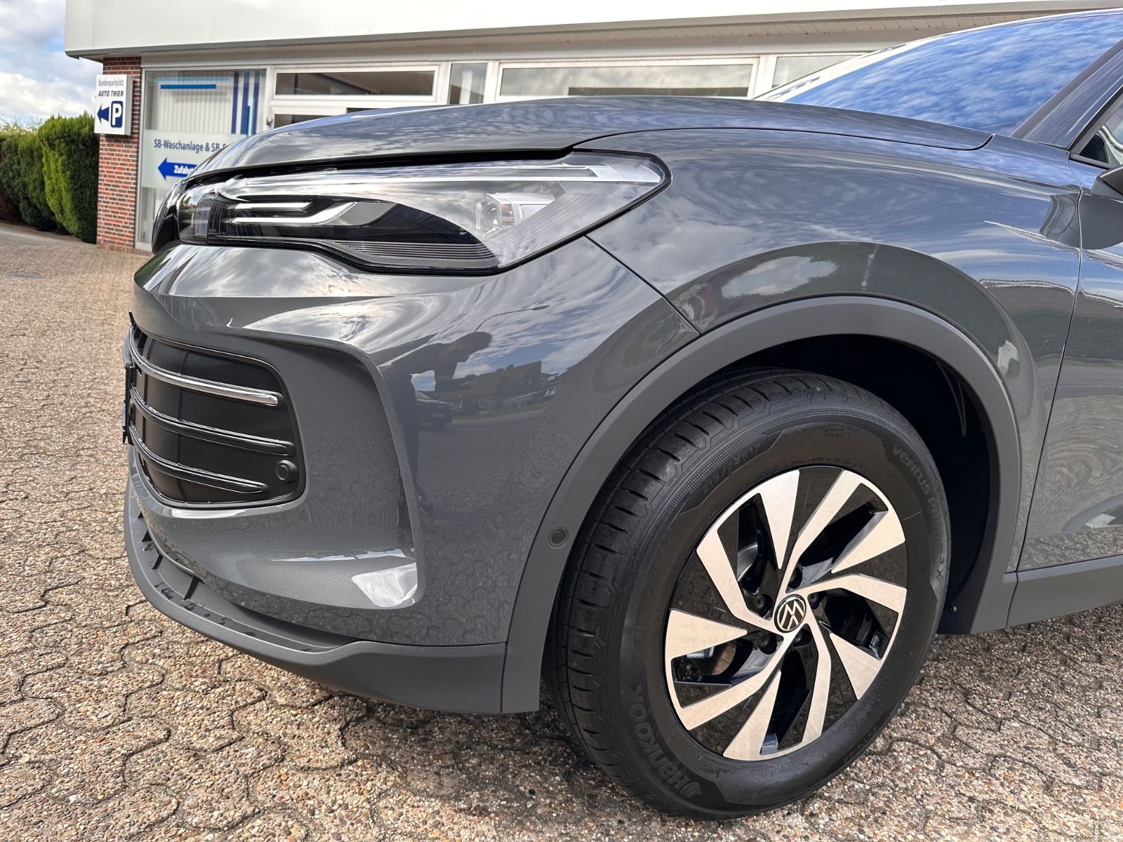 Fahrzeugabbildung Volkswagen Tiguan 1.5 eTSI Life DSG AHK/360°/APP/ACC/Keyles