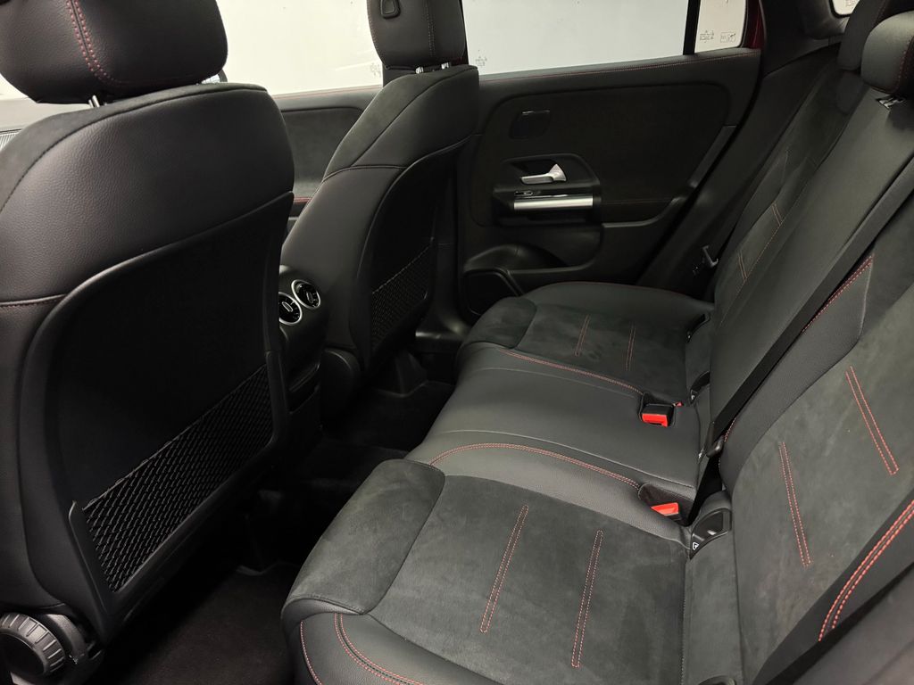 MERCEDES-BENZ GLA 250 4M AMG*PANO*NIGHT*MULTIBEAM*KAMERA*DISTR MERCEDES-BENZ GLA 250 4M AMG*PANO*NIGHT*MULTIBEAM*KAMERA*DISTR