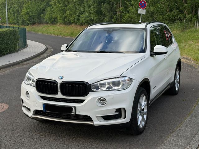 BMW X5 xDrive30d -Soft Close/Head up/AHK/Pano/7Sitze