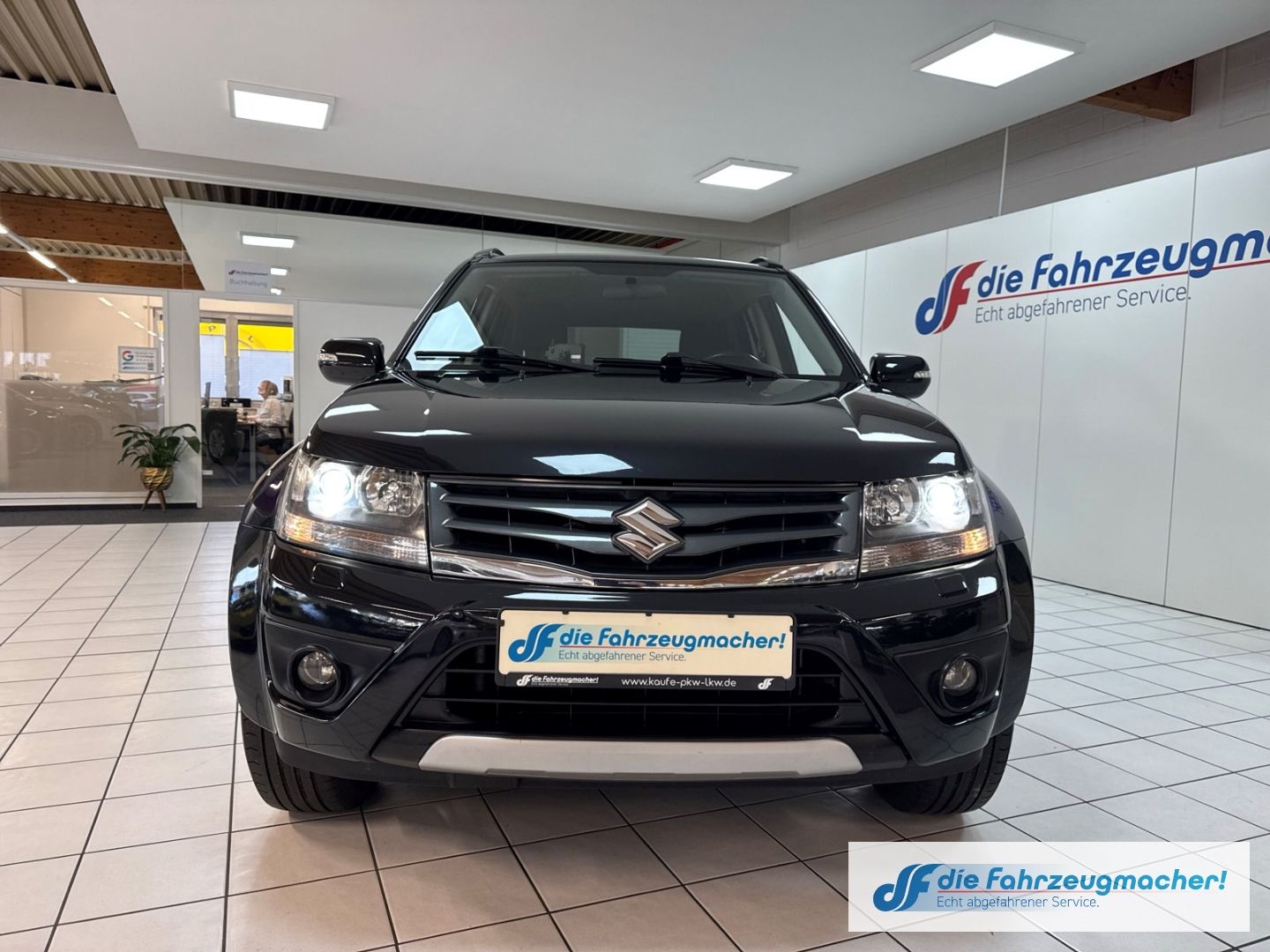 Fahrzeugabbildung Suzuki Grand Vitara 2.4 VVT Comfort Navi Xenon Sperrdif