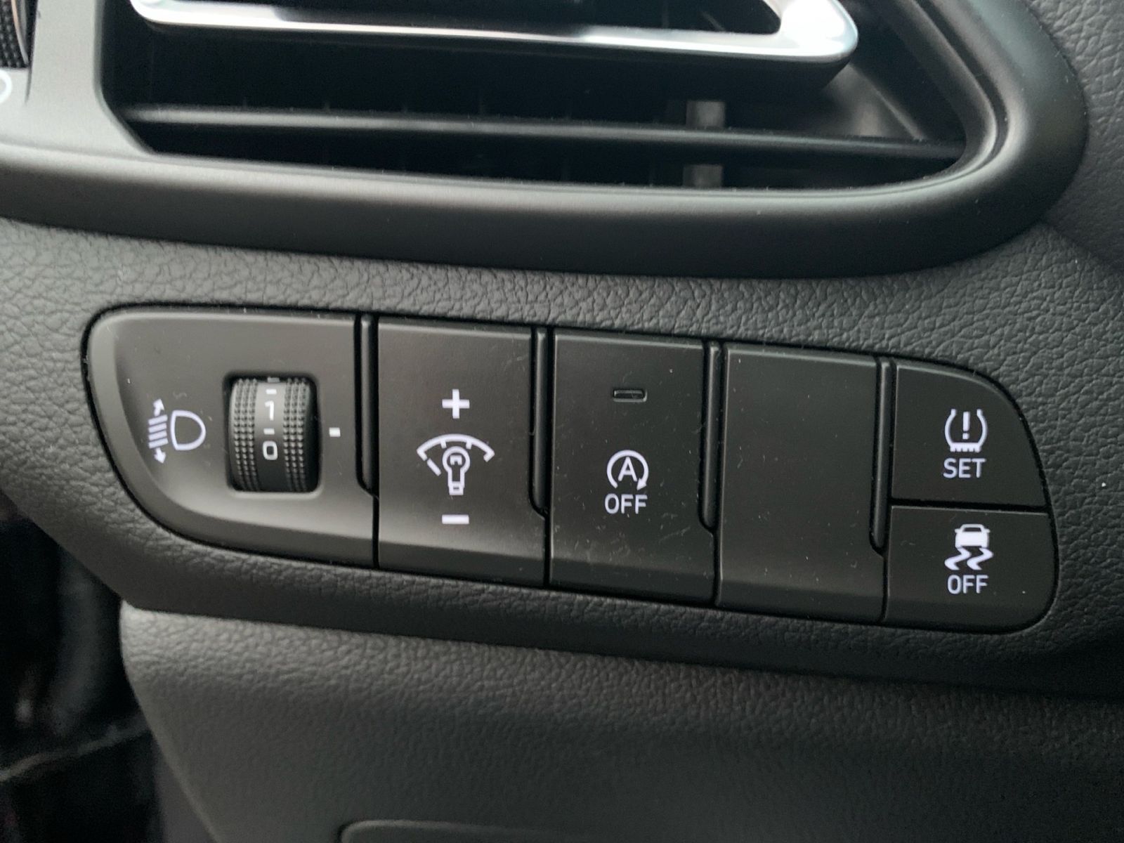 Fahrzeugabbildung Hyundai i30 1.0 T-GDI Connect & Go Navi LED