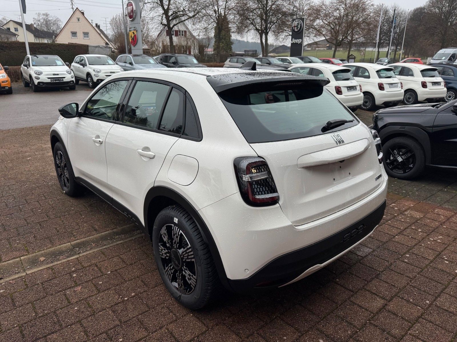 Fahrzeugabbildung Fiat 600 1.2 BUSINESS EDITION NAVI SITZHEIZUNG KLIMA