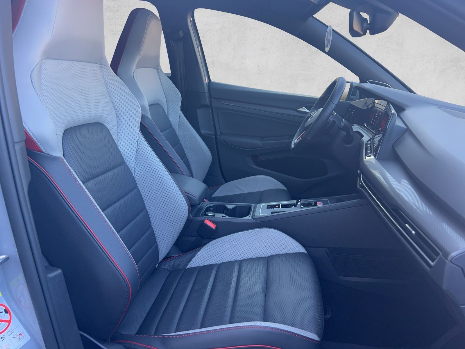 Golf VIII GTI 2.0 TSI DSG Pano*Navi*ACC*Leder
