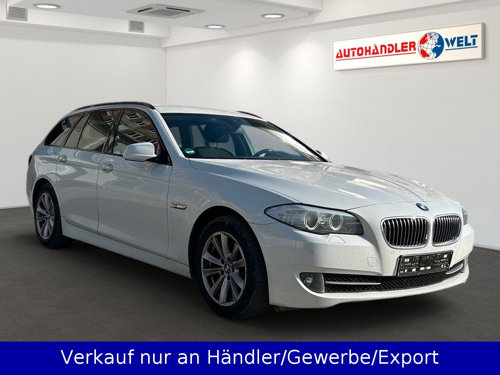 BMW 520 2012 — салон