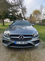 Mercedes-Benz E 400 4MATIC 2.Hand PANO BURMESTER WIDESCREEN - mit Benzin-Antrieb: Coupe, Grau, Dachreling