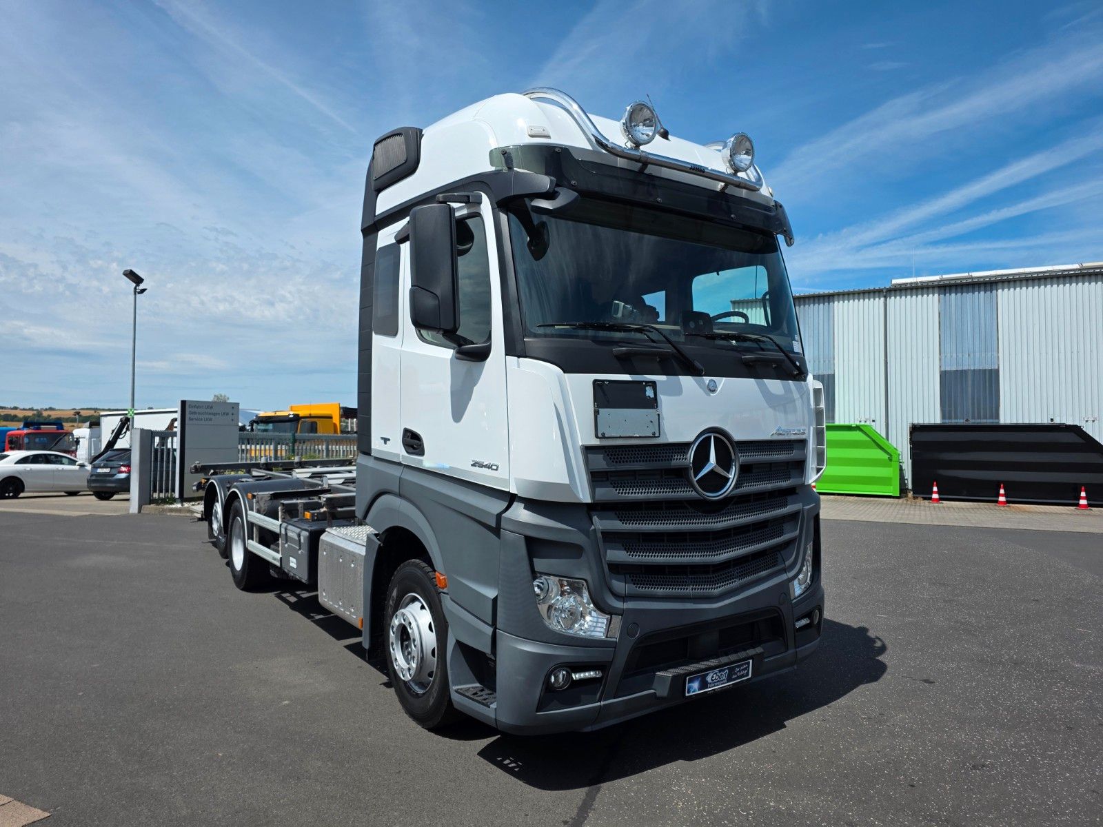 Fahrzeugabbildung Mercedes-Benz Actros 2540 L 6x2 BDF Fahrschule 5 Sitze LBW