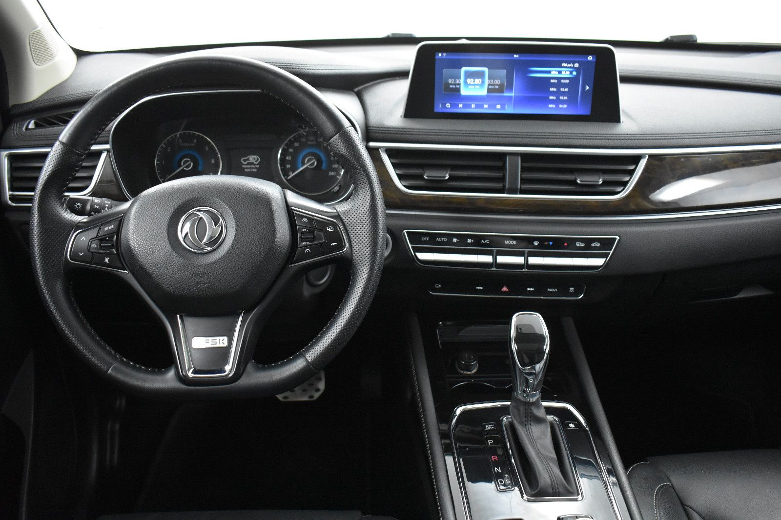 DFSK Fengon 580 1.5T CVT >7SI+PANO+360+NAVI+LEDER+LED - Image 16