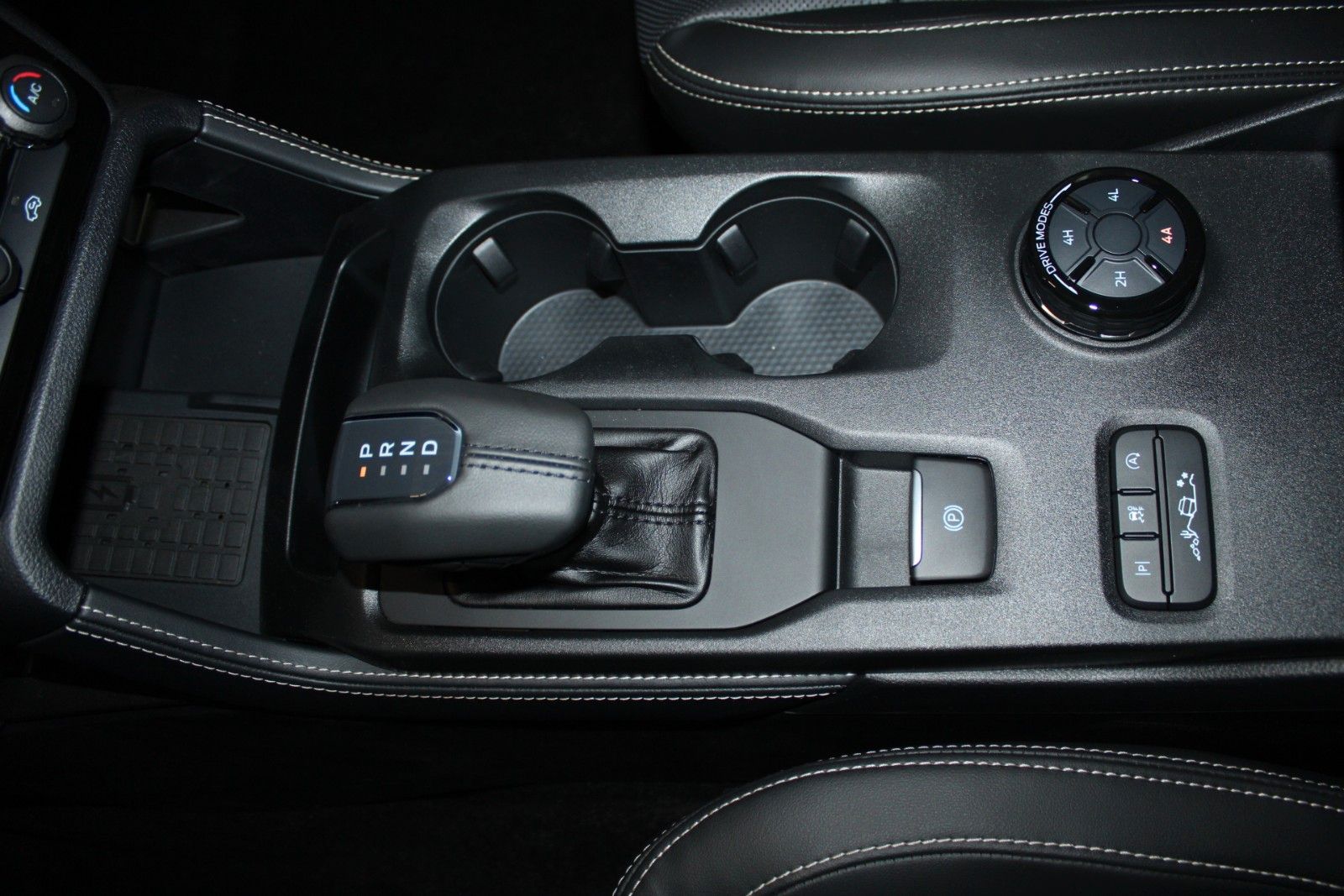 Fahrzeugabbildung Ford Ranger Platinum Automatik LEDER AHK ROLLO STDH