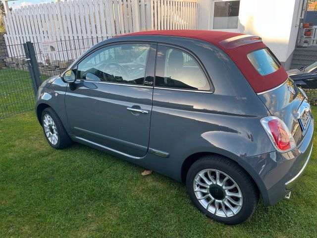 Fiat 500 Cabrio, Grau mit rotem Verdeck 101PS