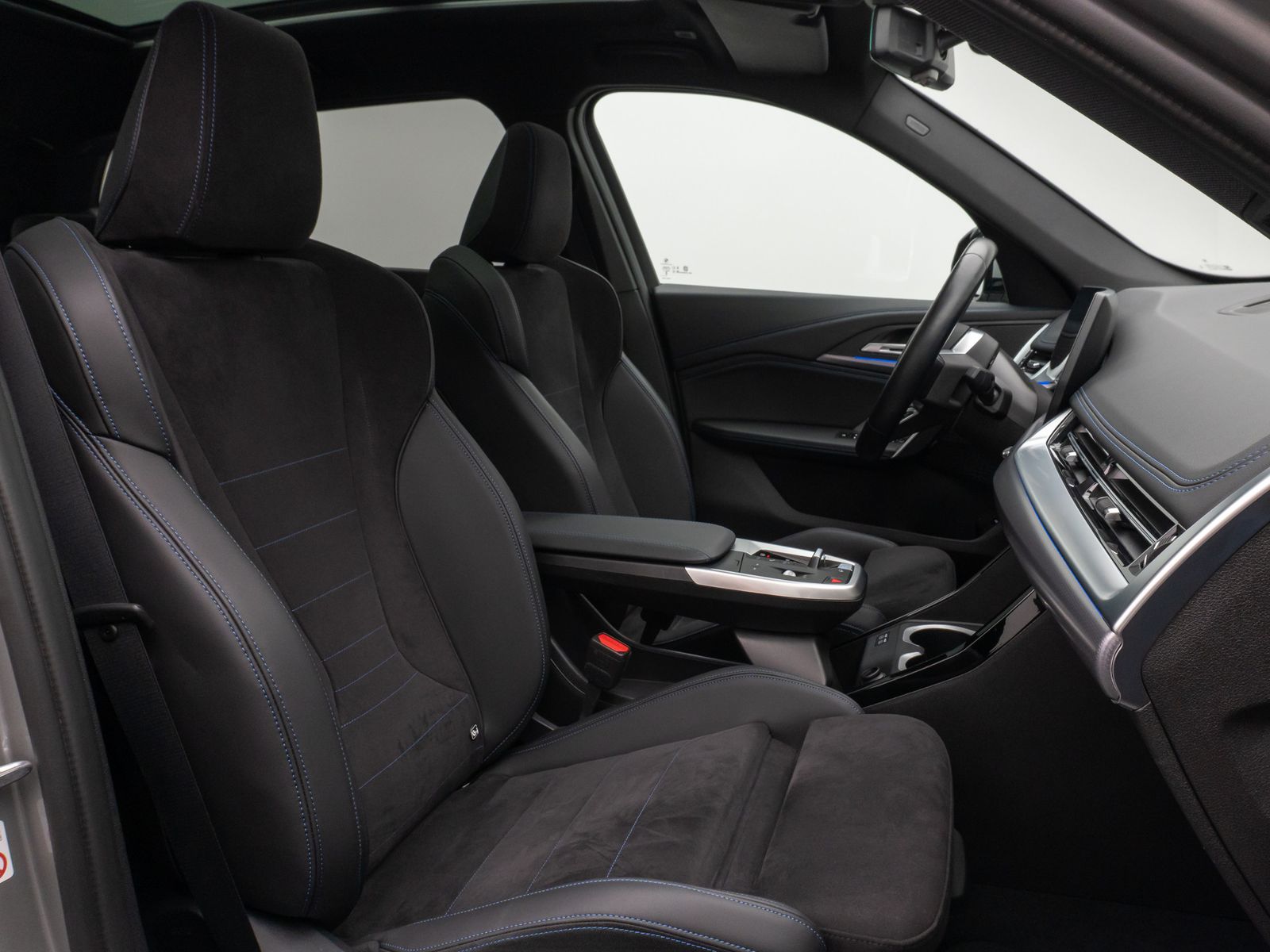 Fahrzeugabbildung BMW iX1 xD30 M Sport Panorama Kamera DAB Komfort LED