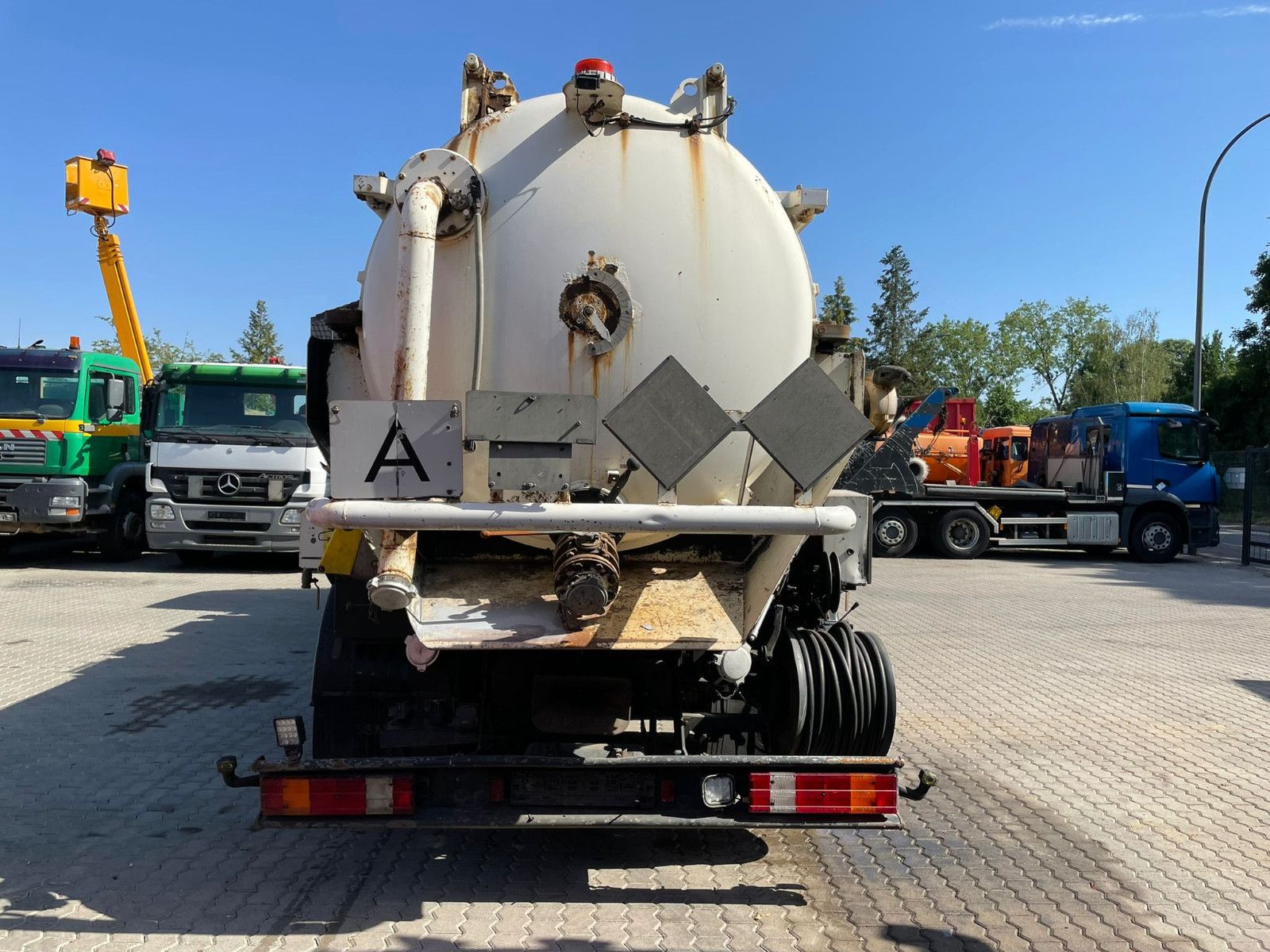 Fahrzeugabbildung Mercedes-Benz Actros 2541 / Saug u. Spühlwagen / ASSMANN / ADR