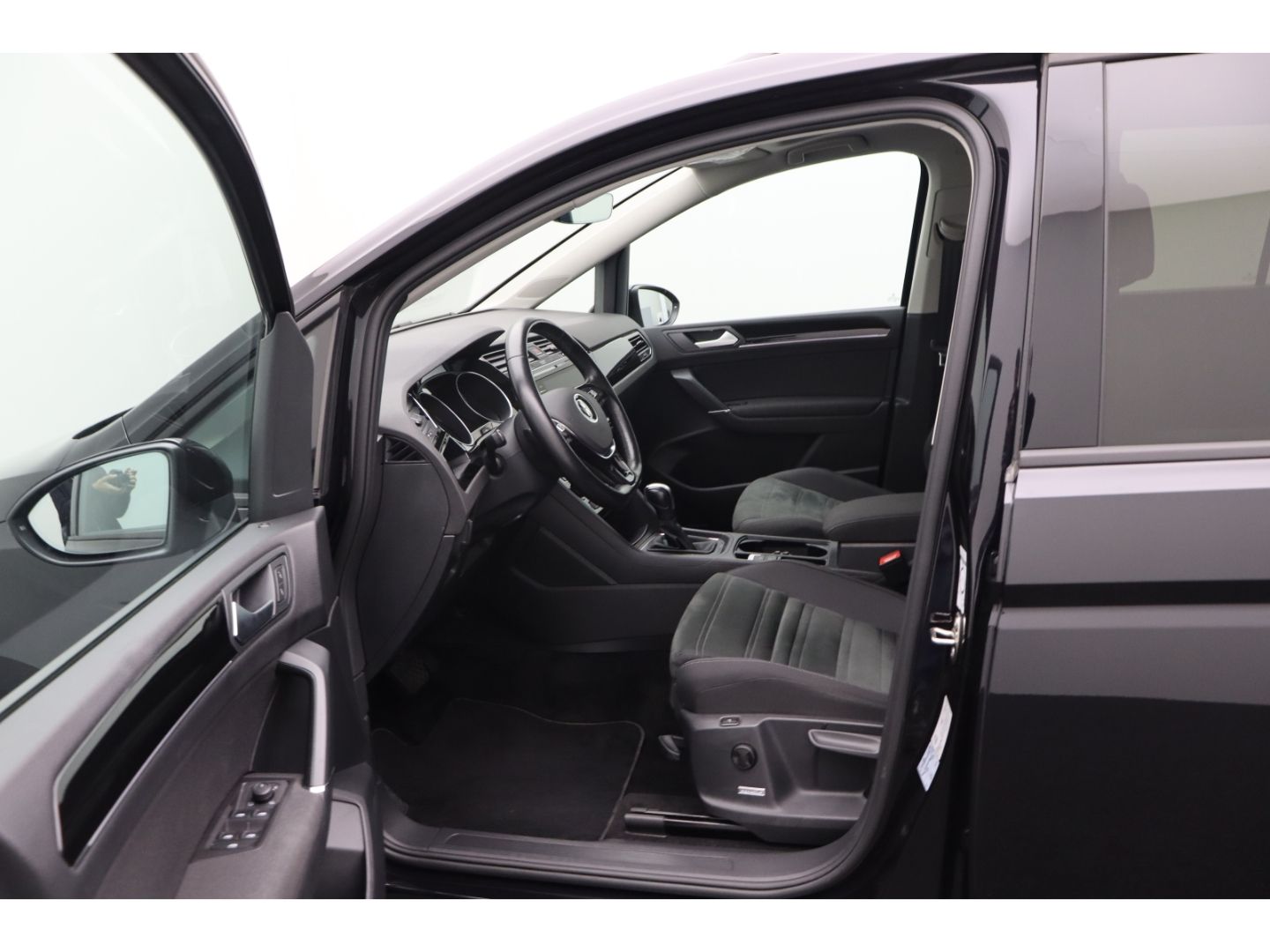 Fahrzeugabbildung Volkswagen Touran Comfortline BMT Start-Stop AHK schwenkbar